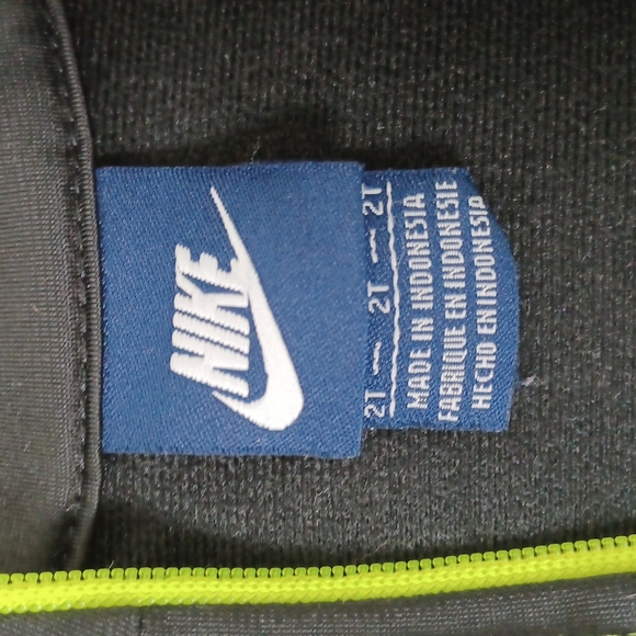 ✨3/$25✨ Nike Black and Neon Boys Athletic Jacket - 2T - Picture 7 of 8